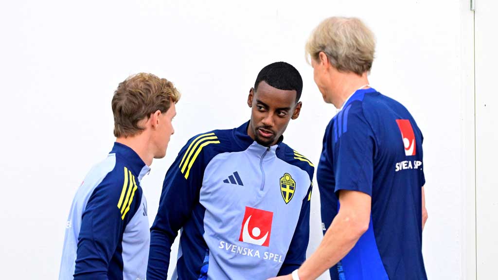 Isak trains with Sweden after record Liverpool move
